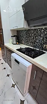 Kirayə verilir 3 otaqlı köhnə tikili 80 m²