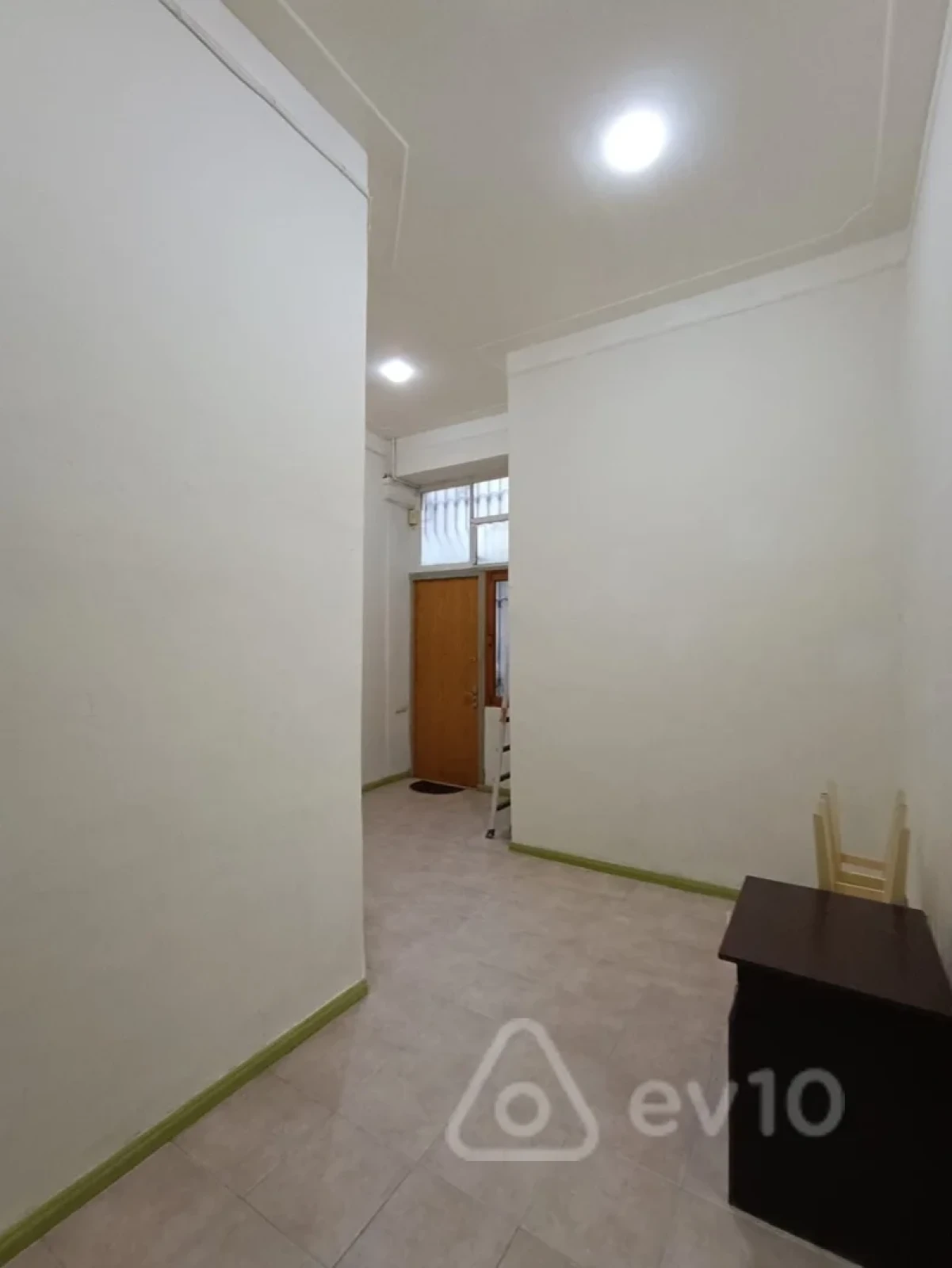 Kirayə verilir 2 otaqlı ofis 65 m²