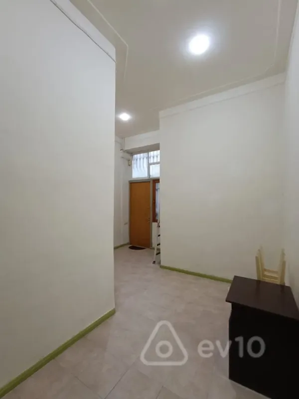 Kirayə verilir 2 otaqlı ofis 65 m²