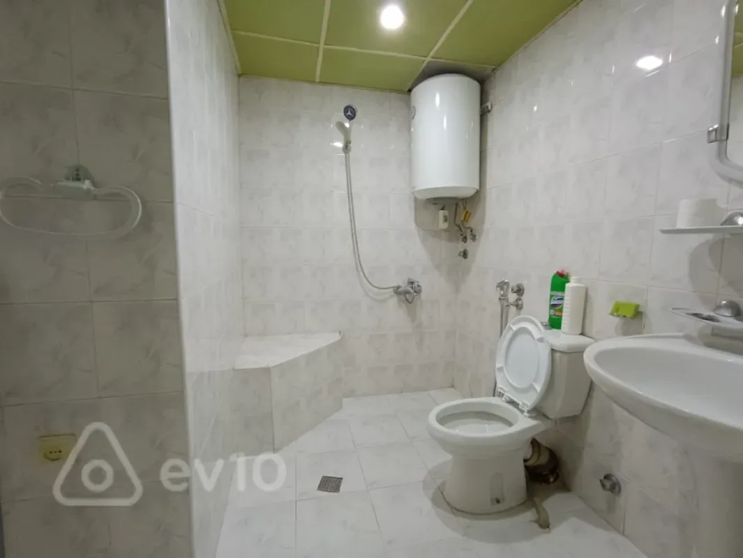 Kirayə verilir 2 otaqlı ofis 65 m²