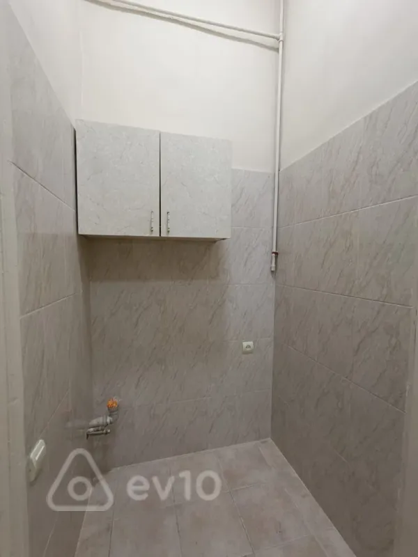 Kirayə verilir 2 otaqlı ofis 65 m²