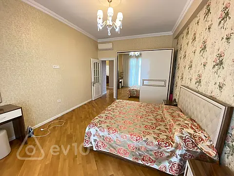 Kirayə verilir 2 otaqlı yeni tikili 95 m²