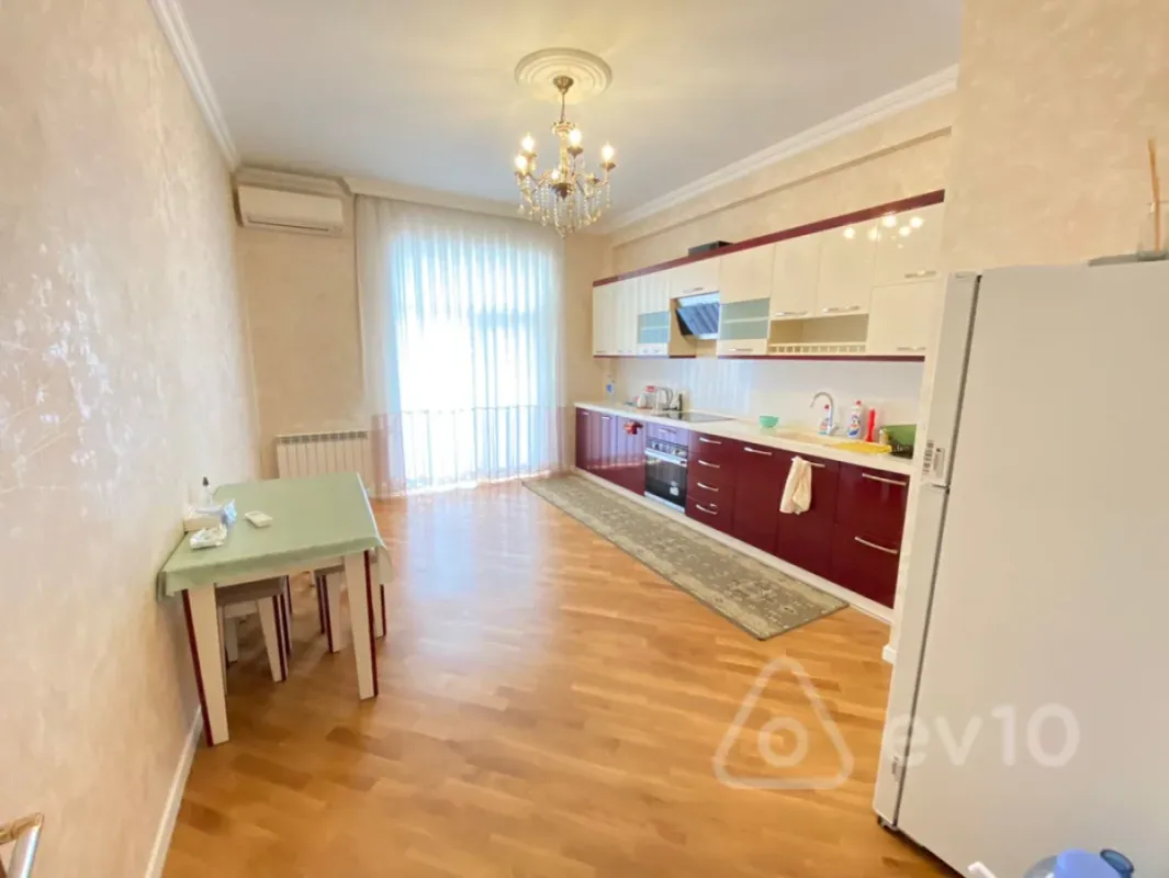 Kirayə verilir 2 otaqlı yeni tikili 95 m²
