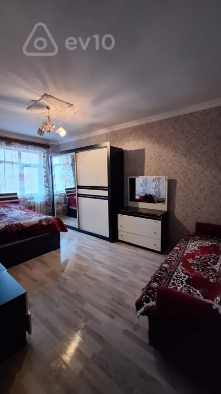 Satılır 1 otaqlı köhnə tikili 45 m²
