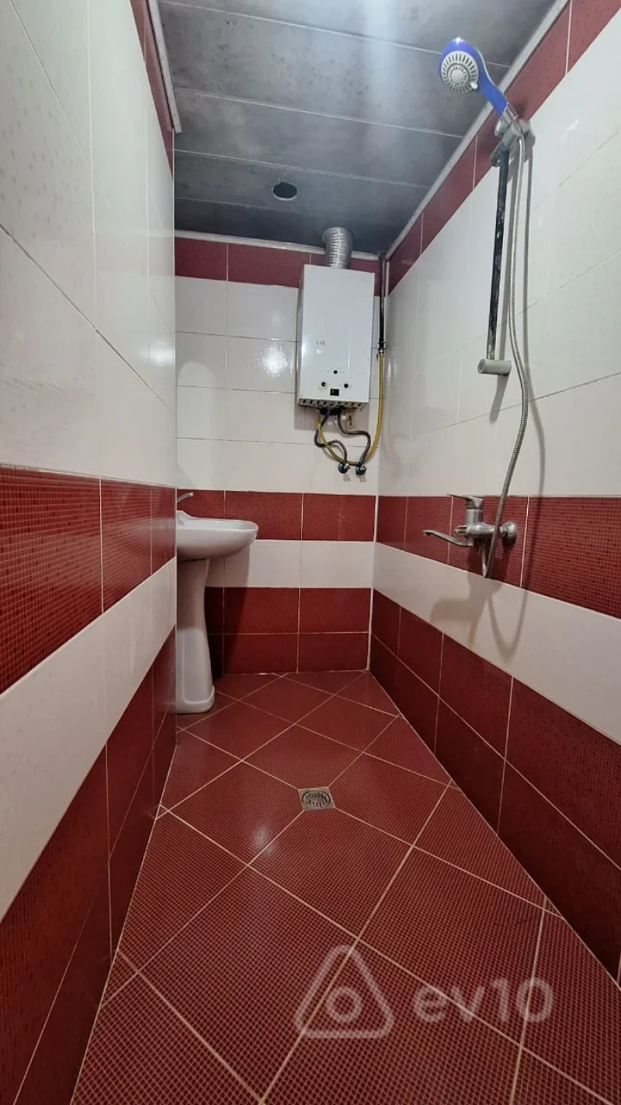 Satılır 1 otaqlı köhnə tikili 45 m²