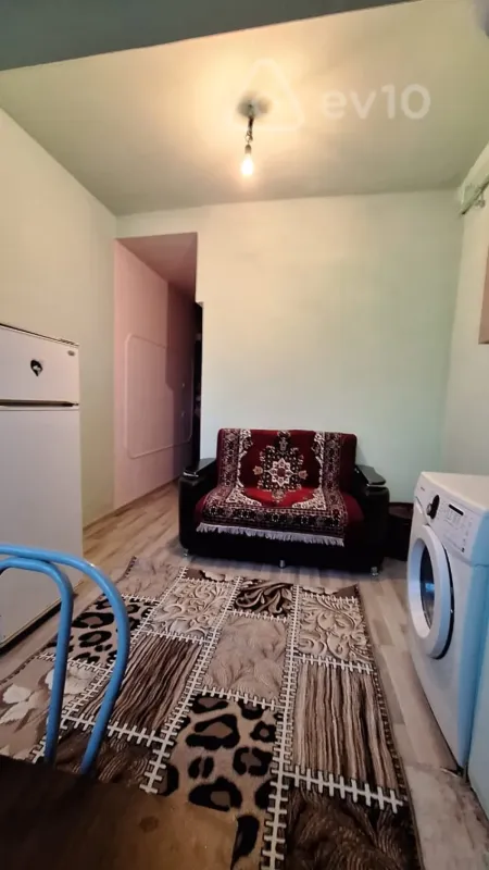 Satılır 1 otaqlı köhnə tikili 45 m²