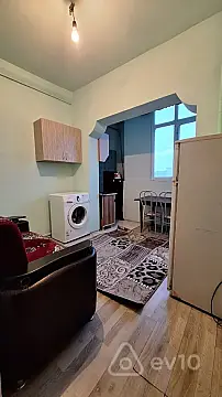 Satılır 1 otaqlı köhnə tikili 45 m²