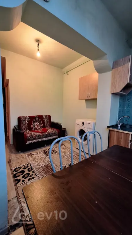 Satılır 1 otaqlı köhnə tikili 45 m²