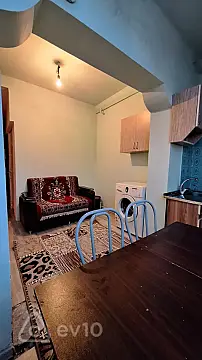 Satılır 1 otaqlı köhnə tikili 45 m²