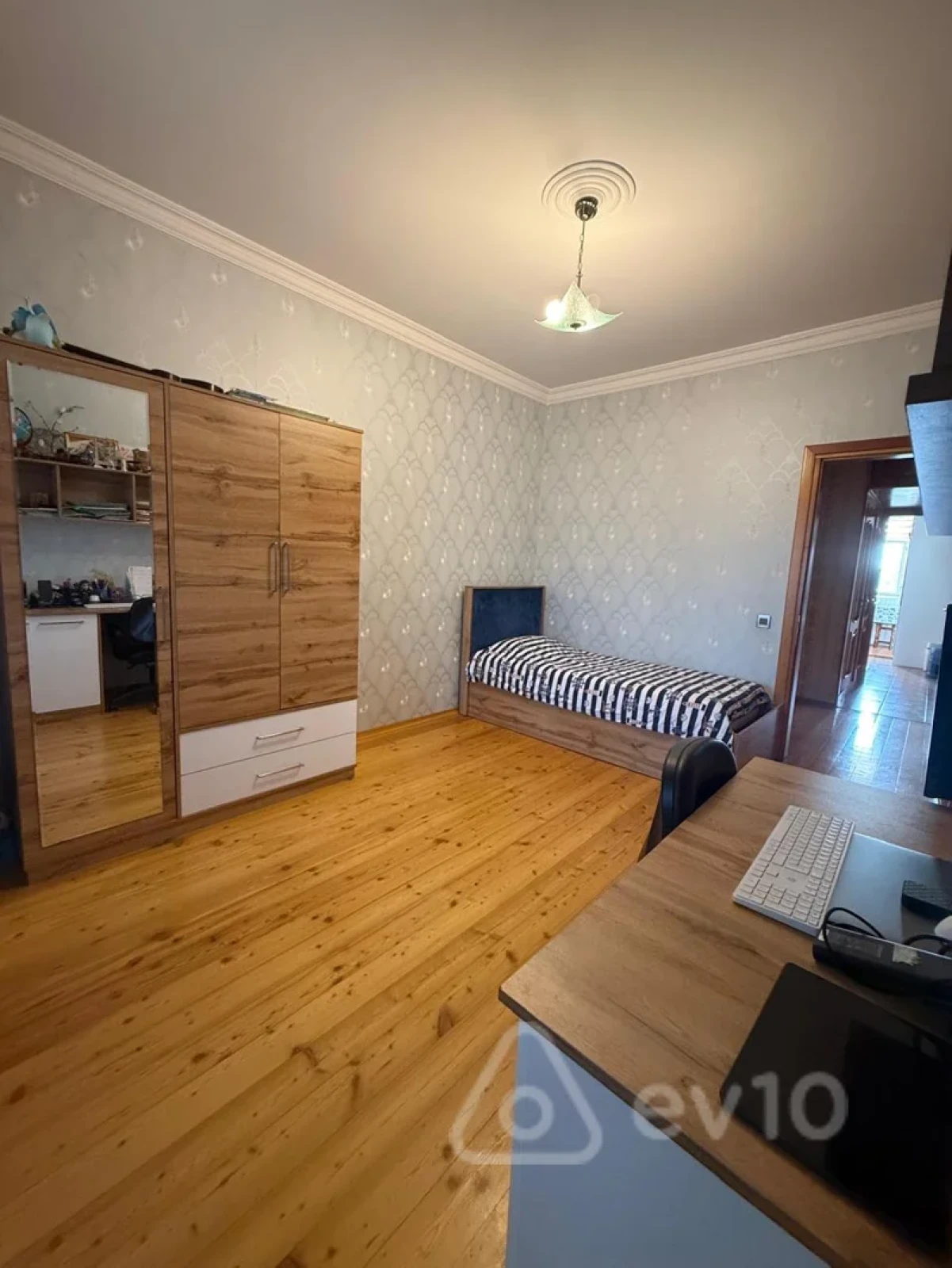 Satılır 4 otaqlı köhnə tikili 100 m²