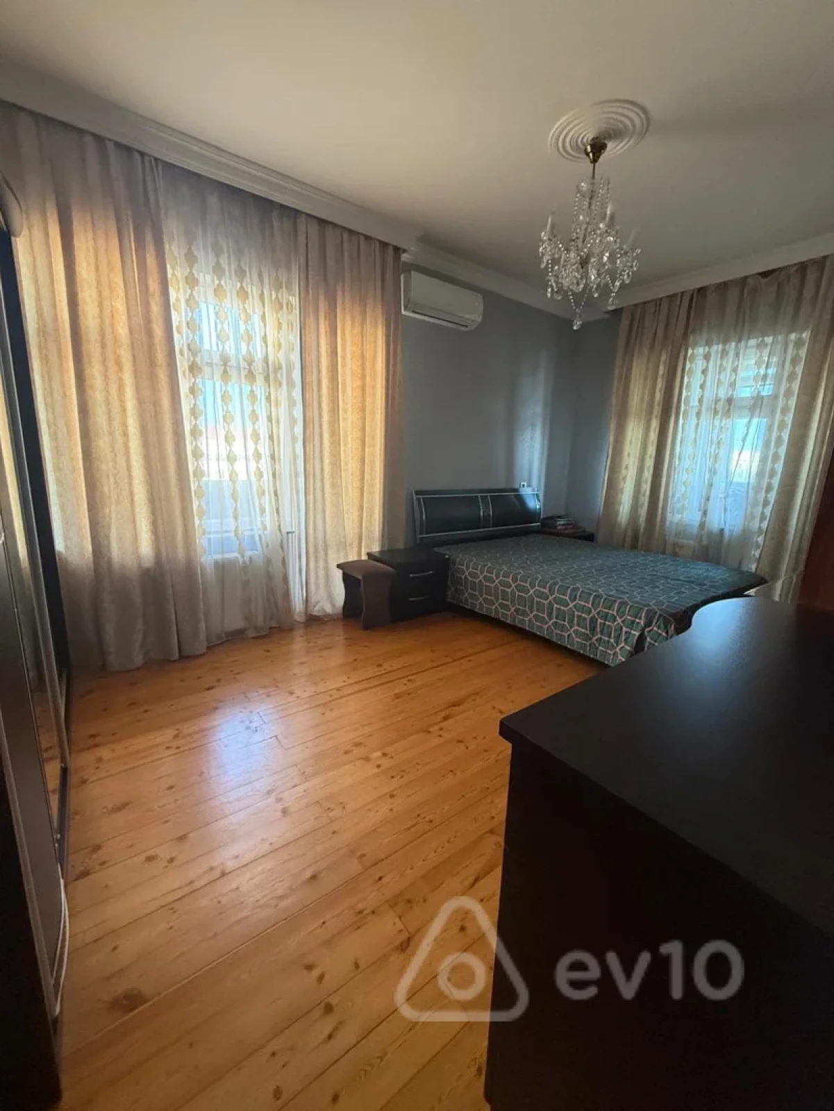 Satılır 4 otaqlı köhnə tikili 100 m²