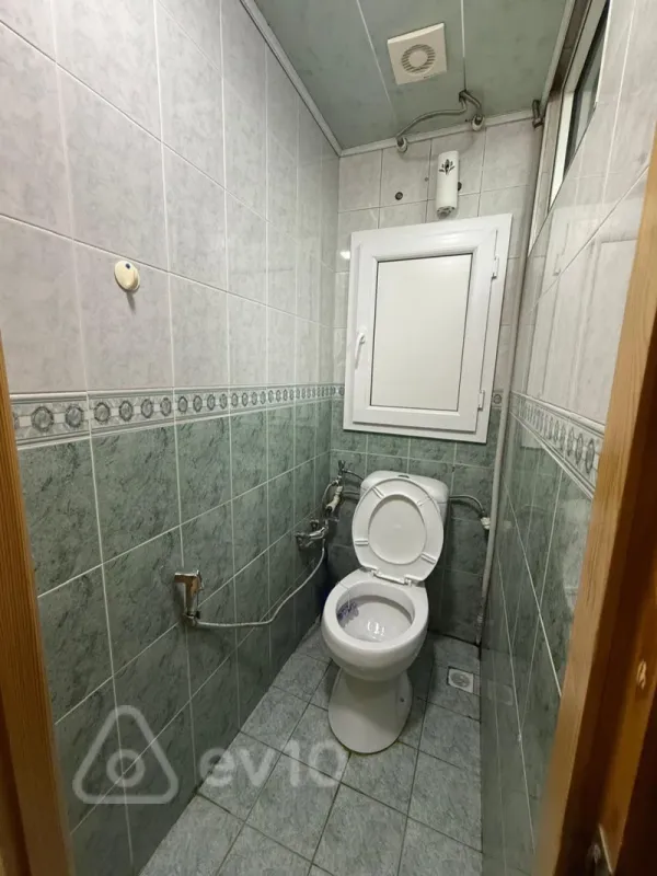 Satılır 4 otaqlı köhnə tikili 100 m²