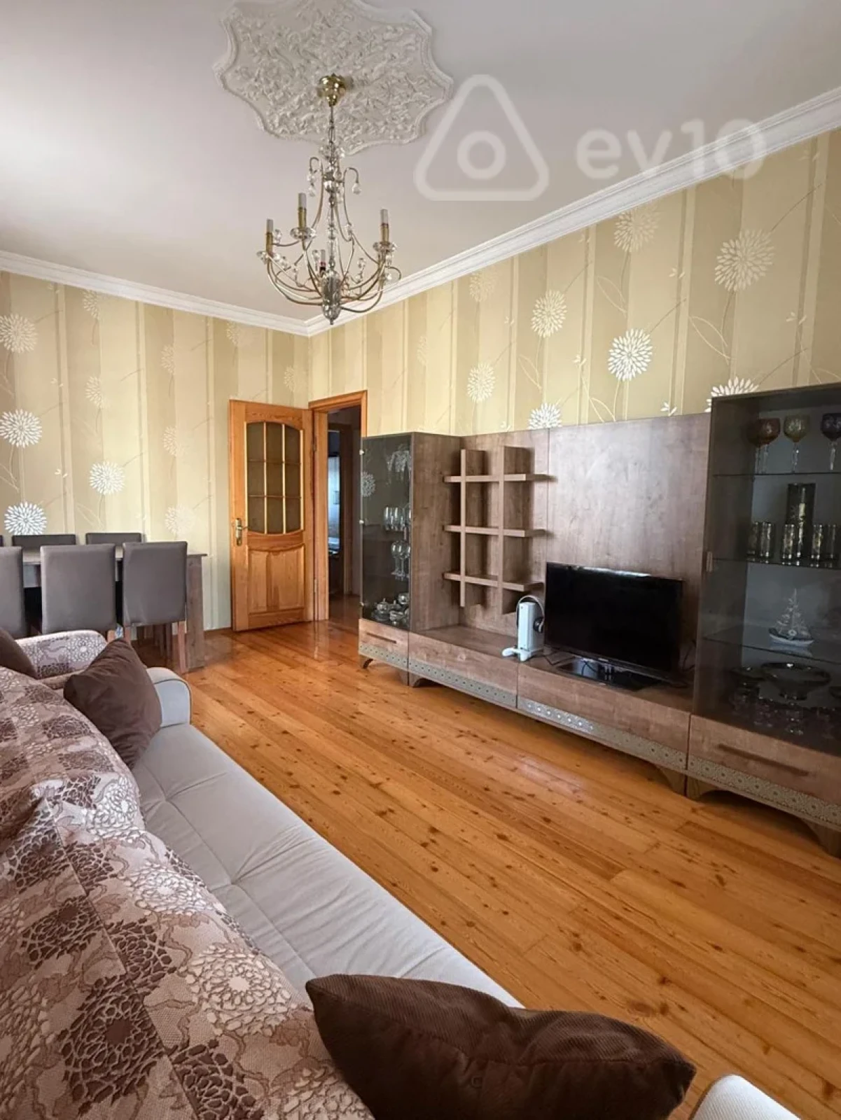 Satılır 4 otaqlı köhnə tikili 100 m²