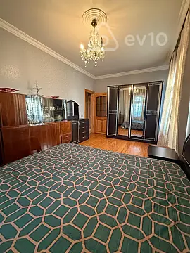 Satılır 4 otaqlı köhnə tikili 100 m²