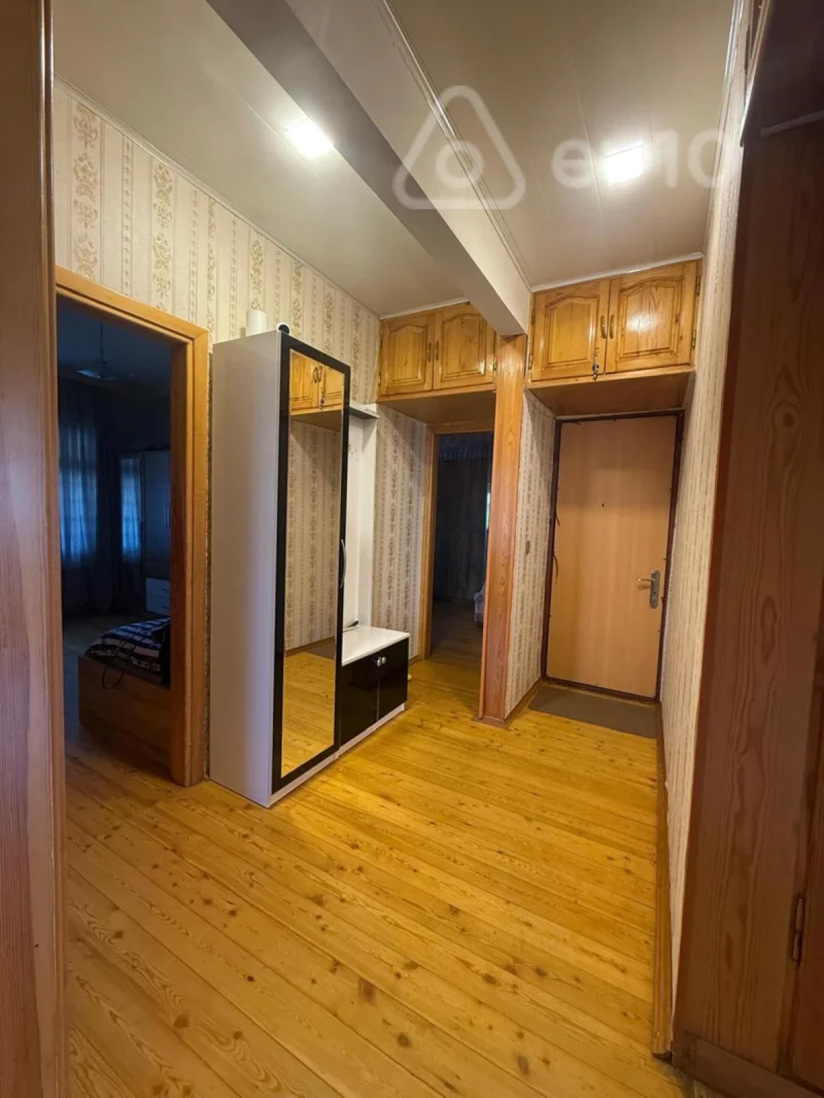 Satılır 4 otaqlı köhnə tikili 100 m²