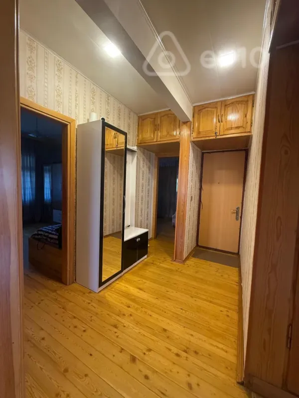 Satılır 4 otaqlı köhnə tikili 100 m²