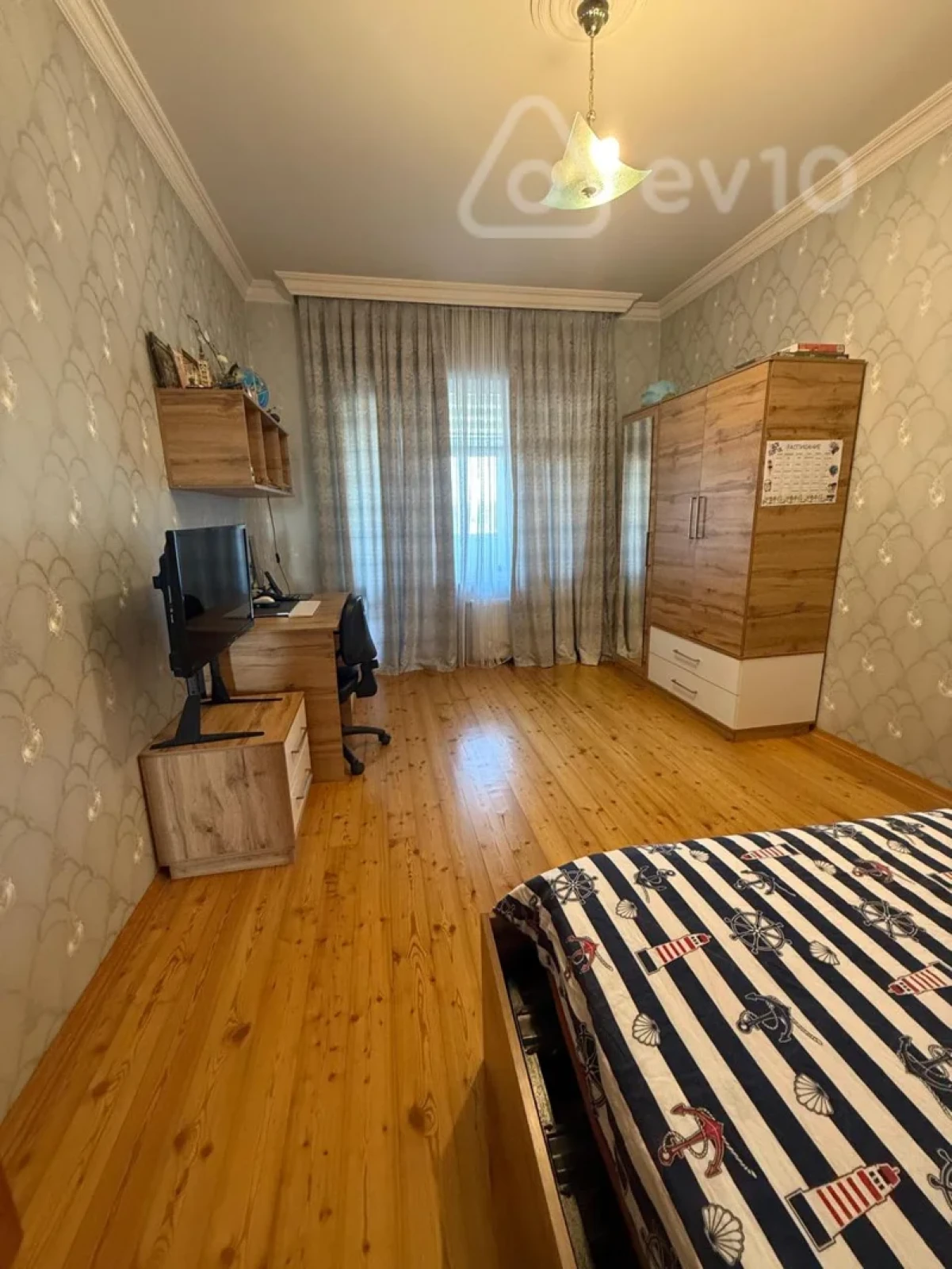 Satılır 4 otaqlı köhnə tikili 100 m²