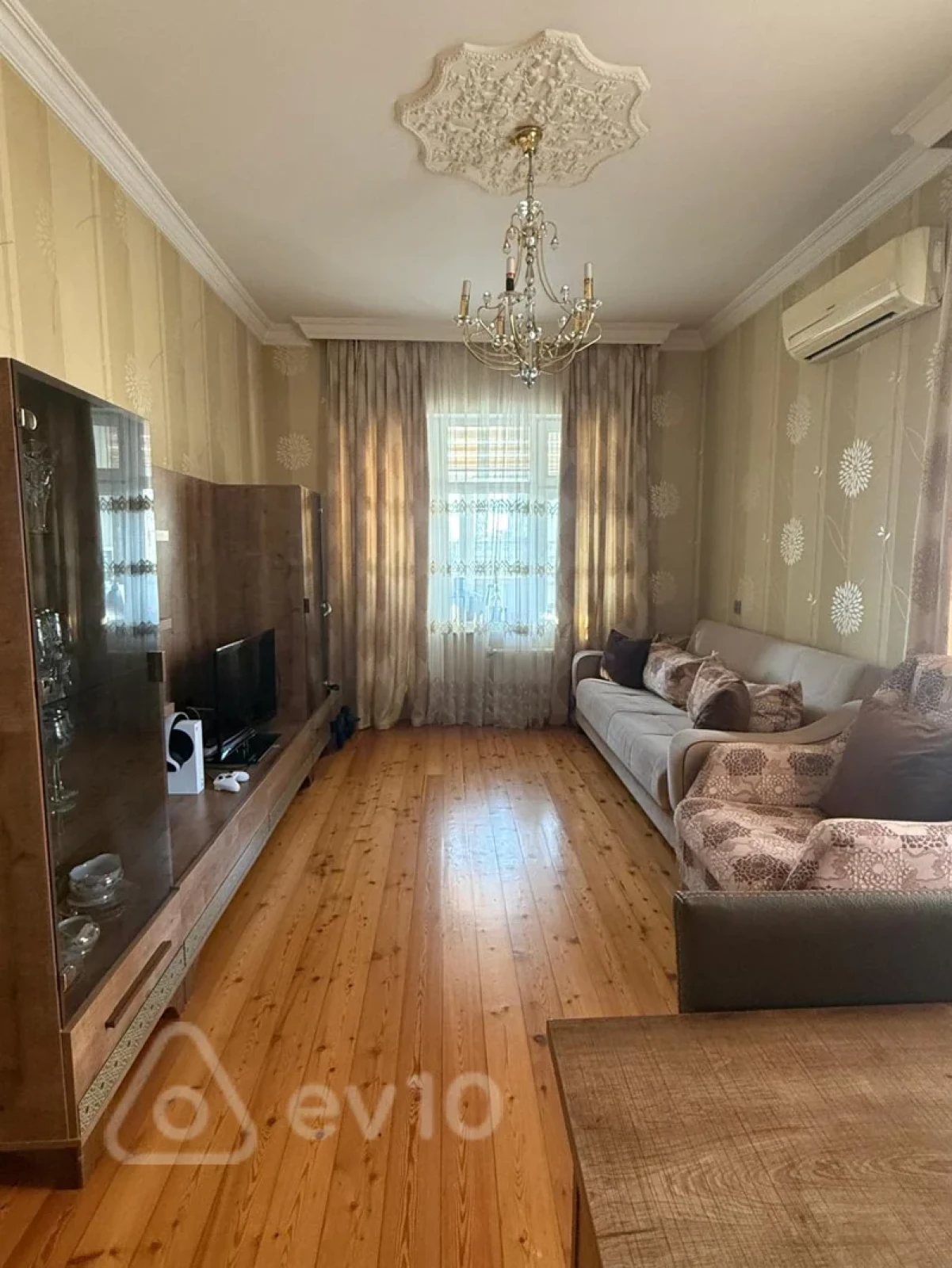 Satılır 4 otaqlı köhnə tikili 100 m²