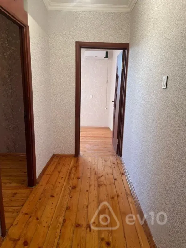 Satılır 2 otaqlı köhnə tikili 54 m²
