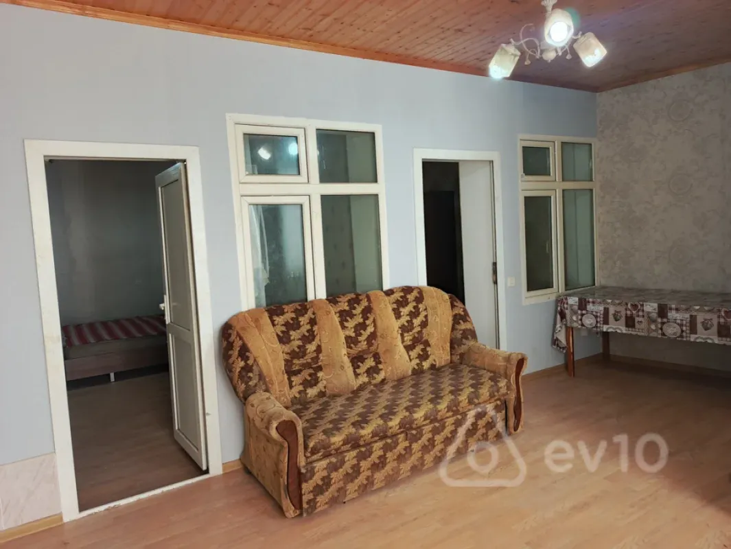 Kirayə verilir 3 otaqlı köhnə tikili 60 m²