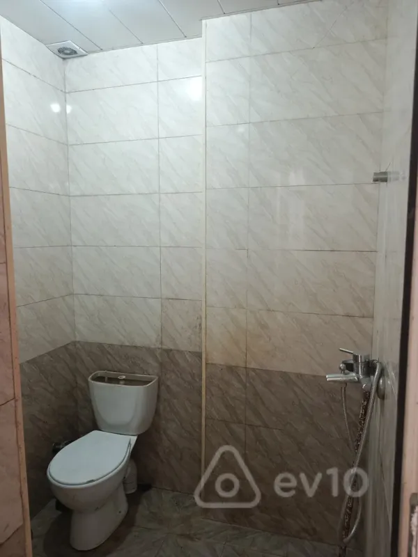 Kirayə verilir 3 otaqlı köhnə tikili 60 m²