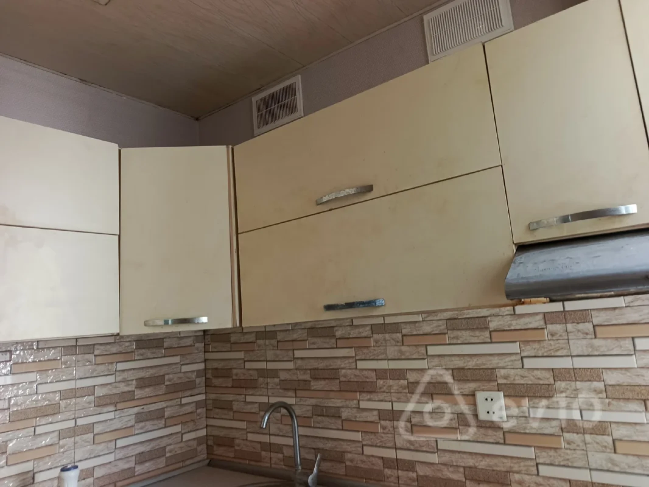 Kirayə verilir 3 otaqlı köhnə tikili 60 m²