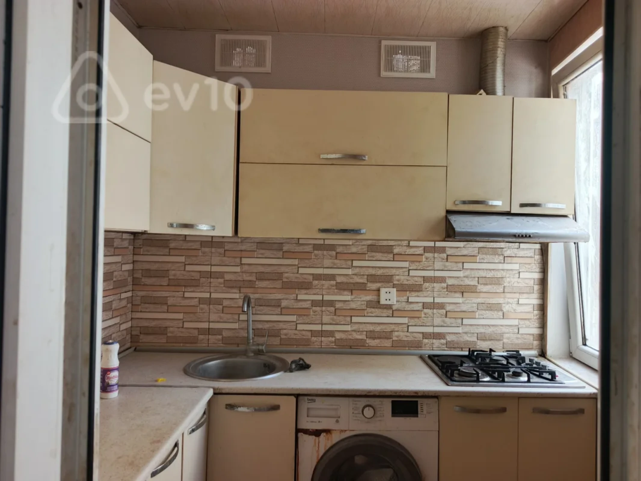 Kirayə verilir 3 otaqlı köhnə tikili 60 m²