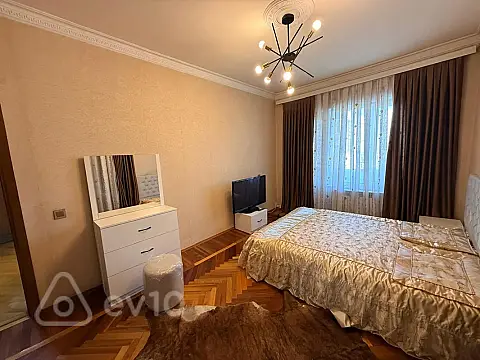 Kirayə verilir 3 otaqlı köhnə tikili 90 m²