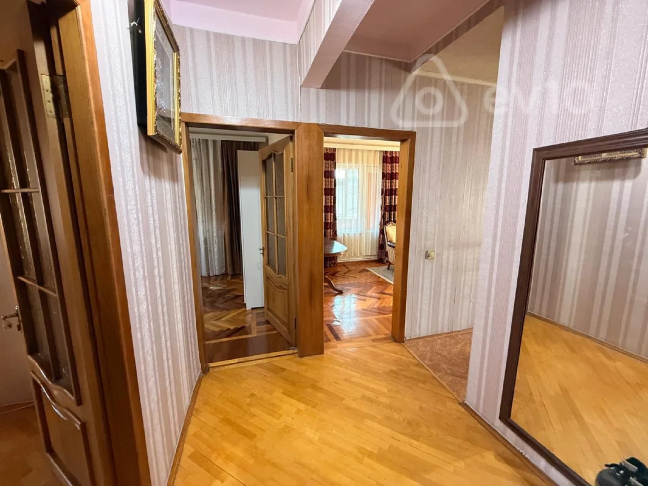 Kirayə verilir 3 otaqlı köhnə tikili 90 m²