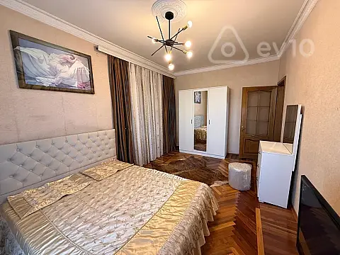 Kirayə verilir 3 otaqlı köhnə tikili 90 m²