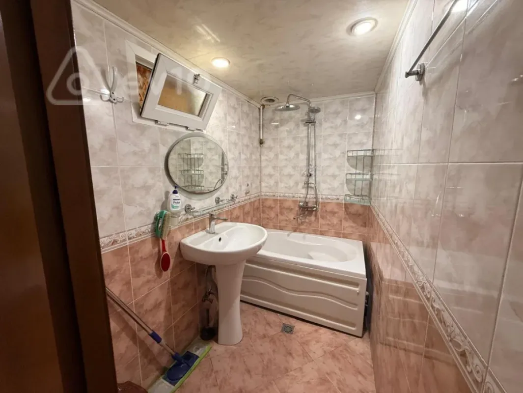 Kirayə verilir 3 otaqlı köhnə tikili 90 m²