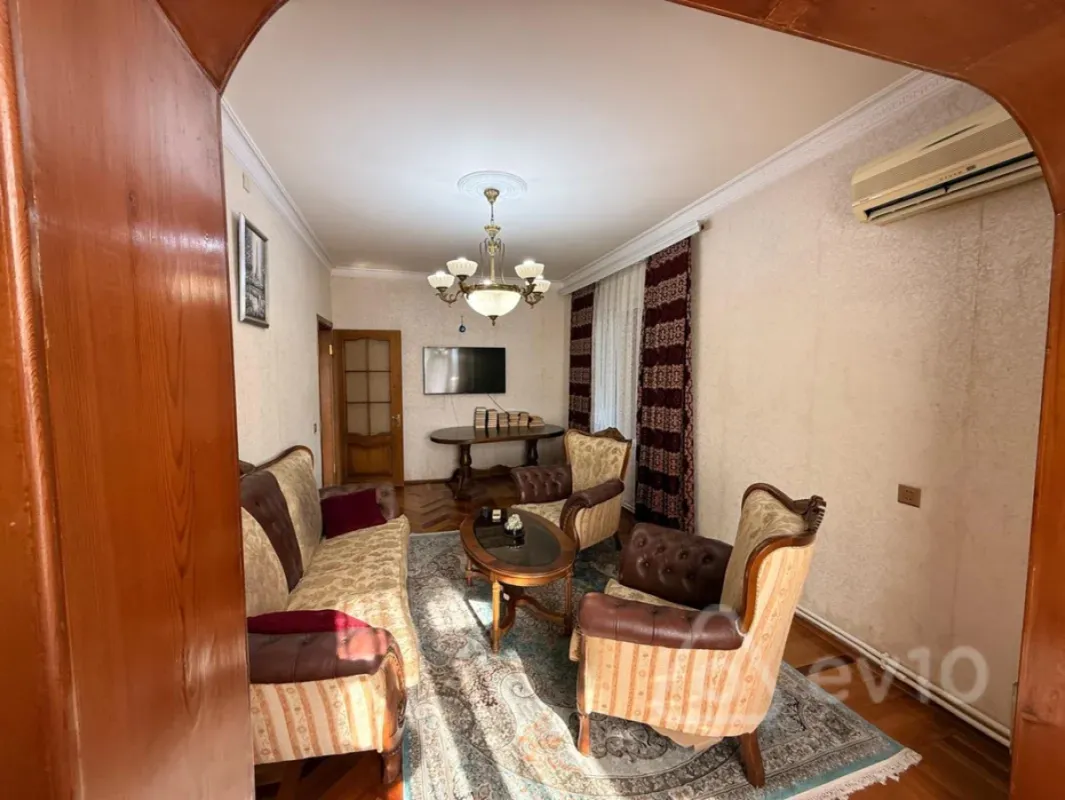 Kirayə verilir 3 otaqlı köhnə tikili 90 m²