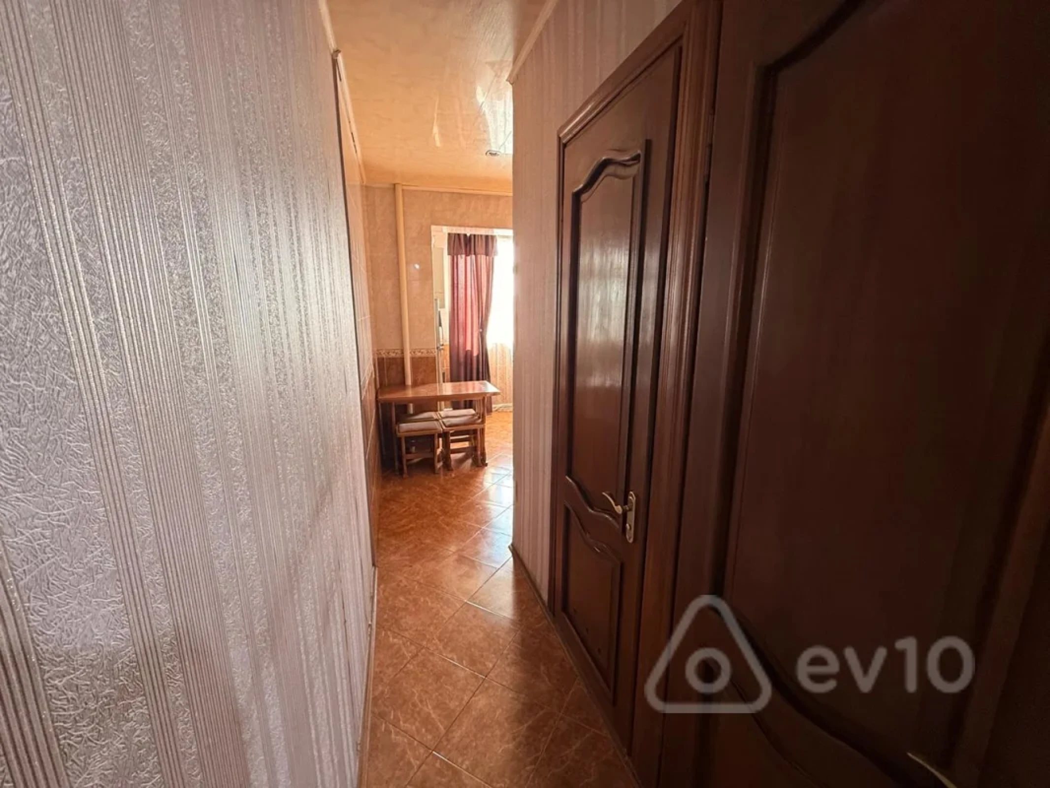 Kirayə verilir 3 otaqlı köhnə tikili 90 m²