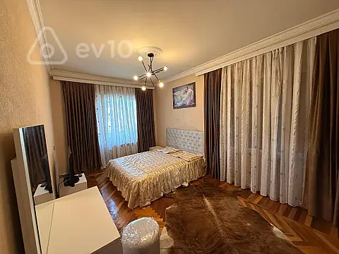 Kirayə verilir 3 otaqlı köhnə tikili 90 m²