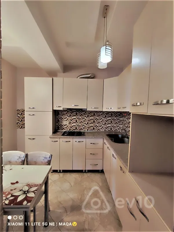 Kirayə verilir 3 otaqlı yeni tikili 90 m²