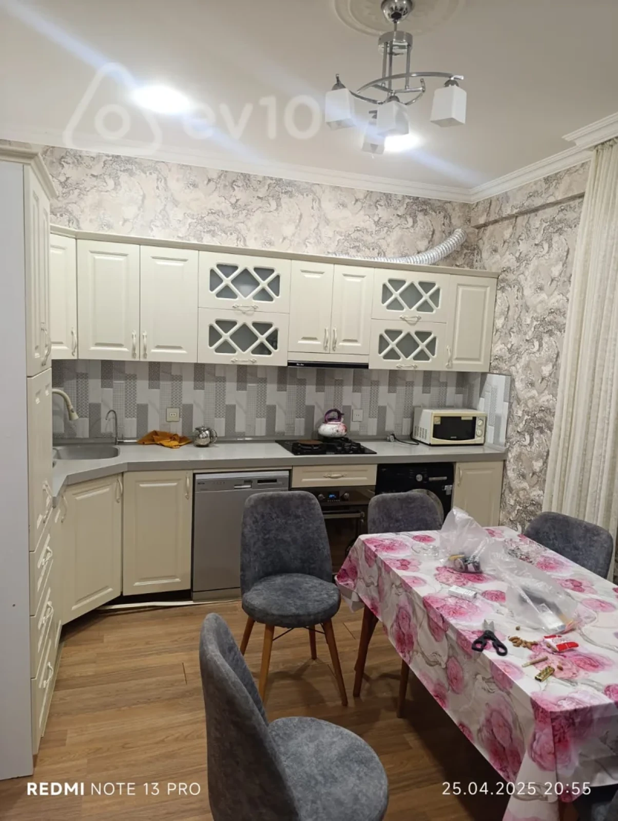 Satılır 3 otaqlı yeni tikili 100 m²