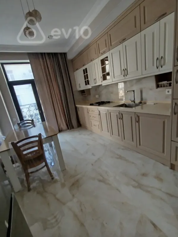 Kirayə verilir 3 otaqlı yeni tikili 125 m²