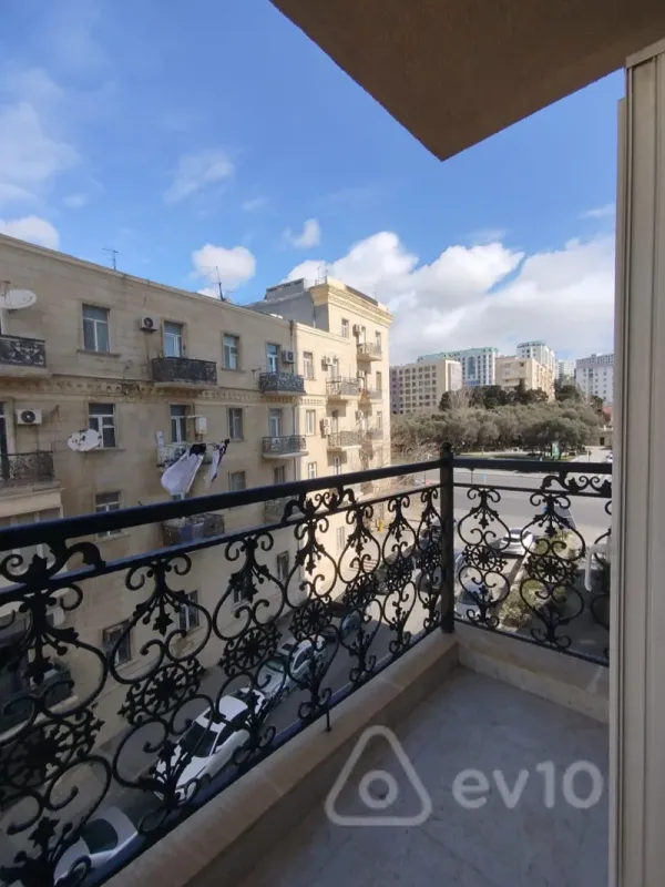 Kirayə verilir 3 otaqlı yeni tikili 125 m²