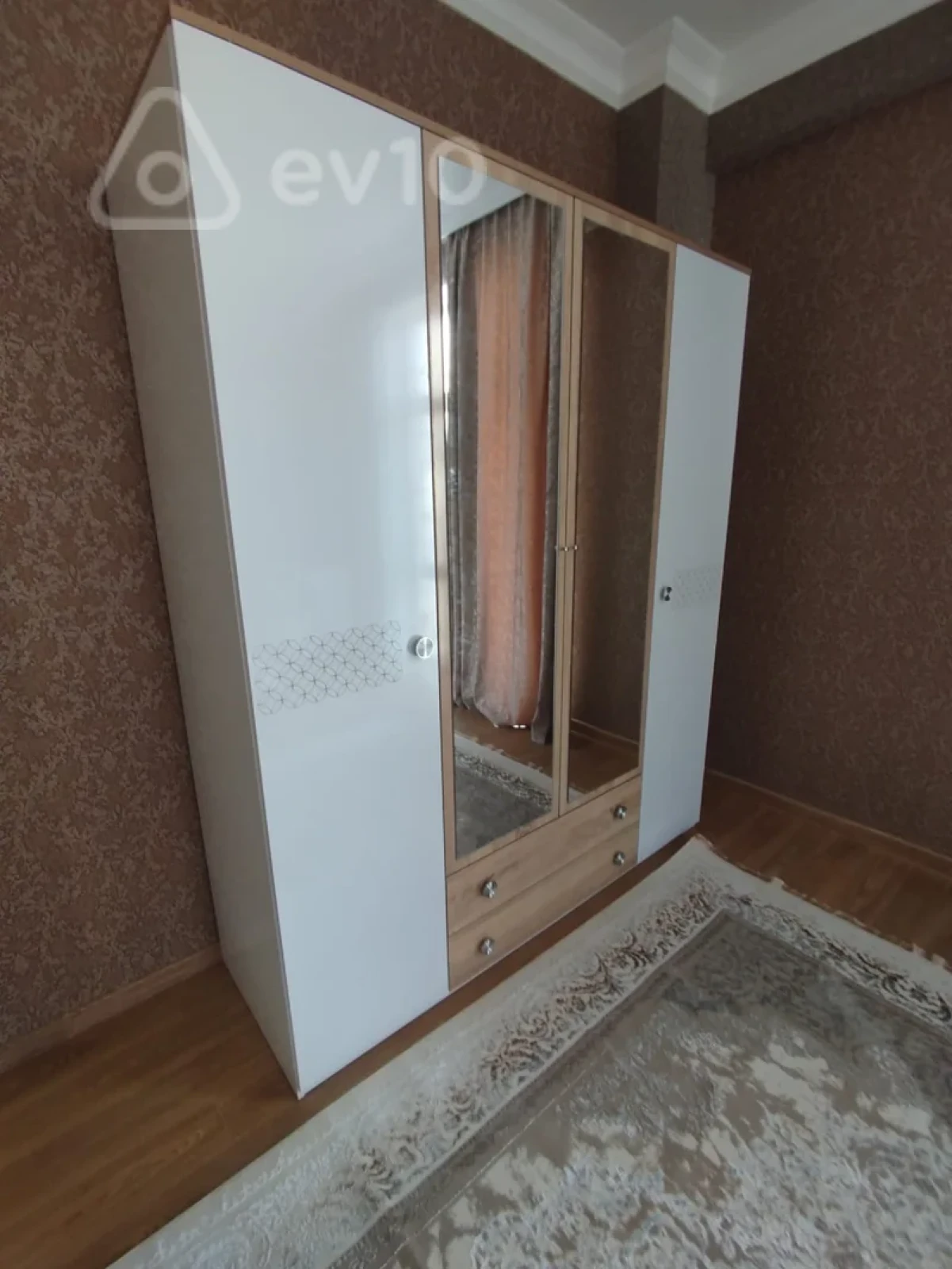 Kirayə verilir 3 otaqlı yeni tikili 125 m²
