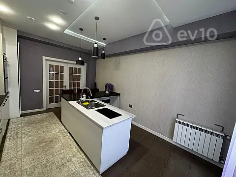 Kirayə verilir 3 otaqlı yeni tikili 130 m²