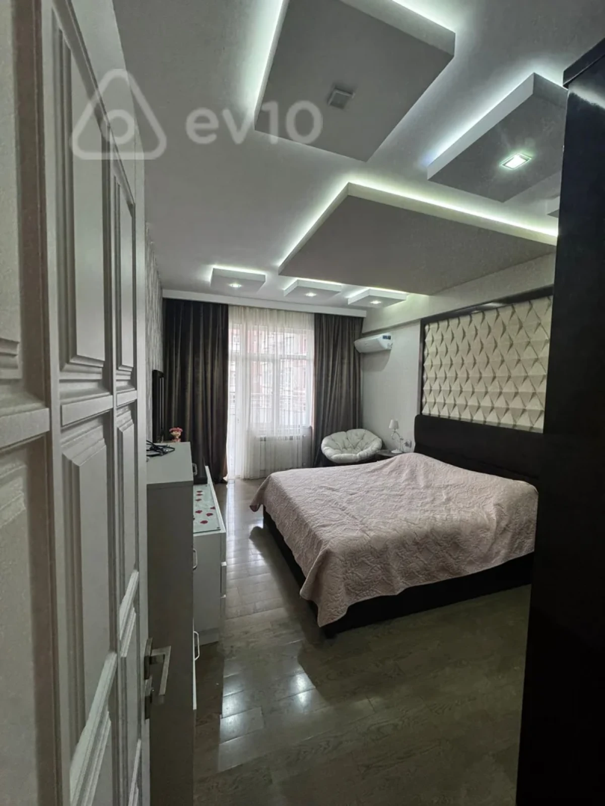 Kirayə verilir 3 otaqlı yeni tikili 130 m²