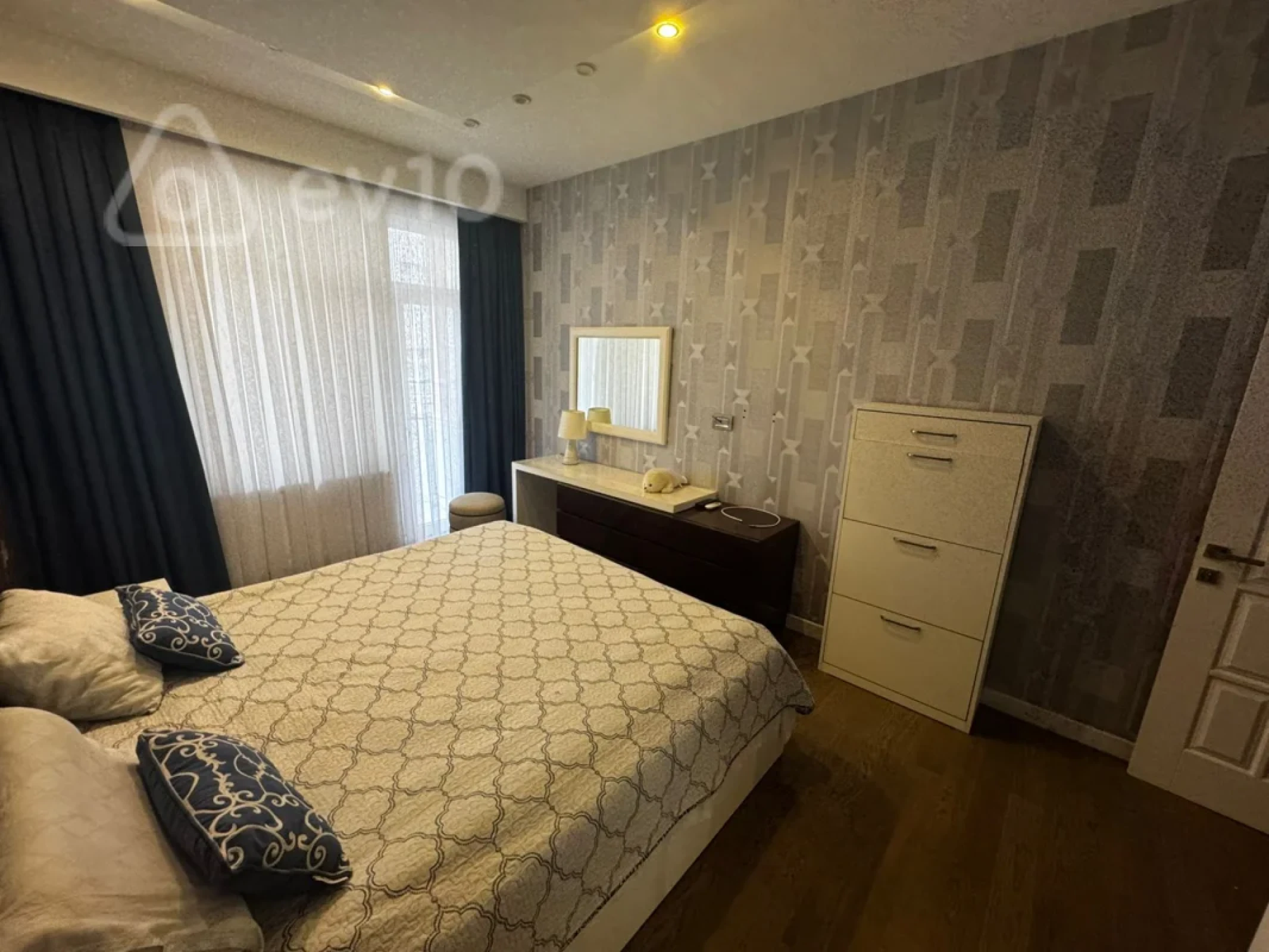 Kirayə verilir 3 otaqlı yeni tikili 130 m²
