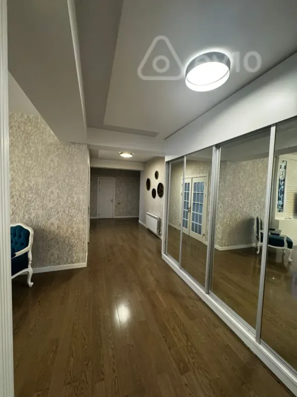 Kirayə verilir 3 otaqlı yeni tikili 130 m²