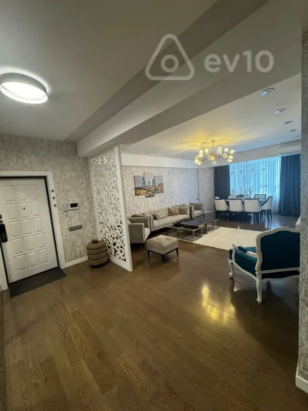 Kirayə verilir 3 otaqlı yeni tikili 130 m²