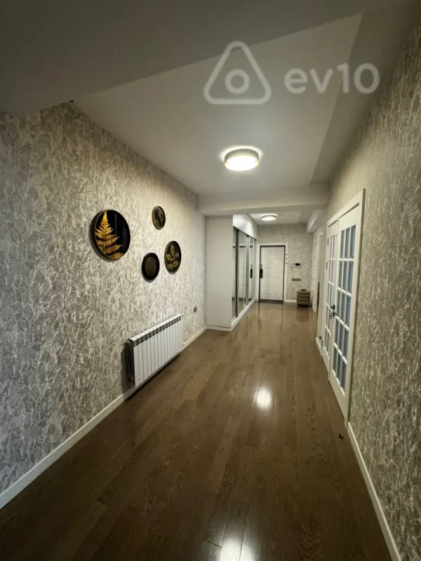 Kirayə verilir 3 otaqlı yeni tikili 130 m²