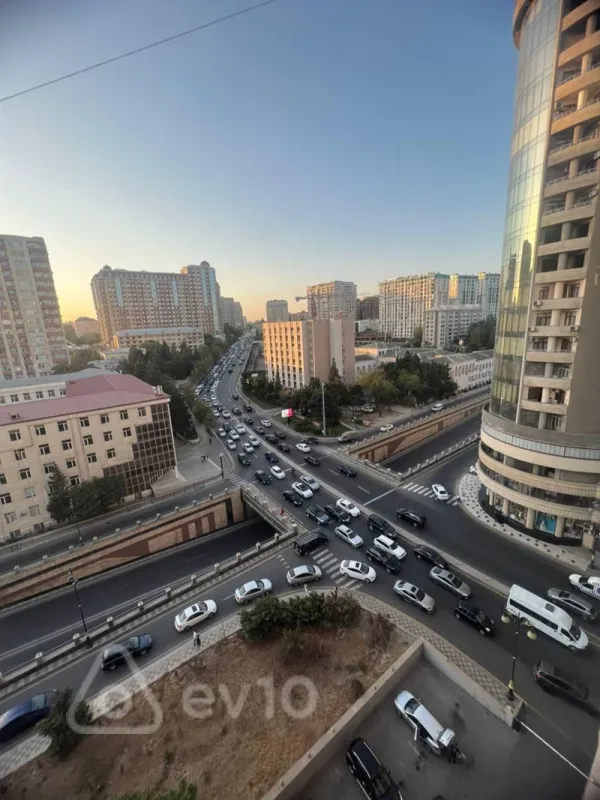 Kirayə verilir 3 otaqlı yeni tikili 135 m²