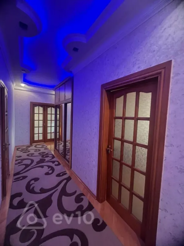 Kirayə verilir 3 otaqlı yeni tikili 135 m²