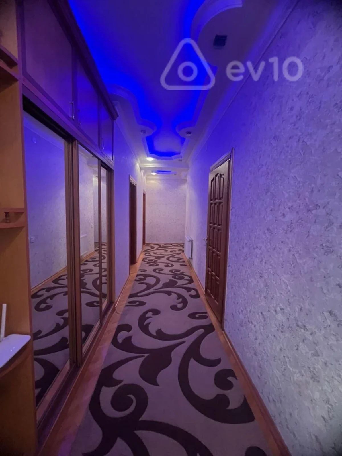 Kirayə verilir 3 otaqlı yeni tikili 135 m²