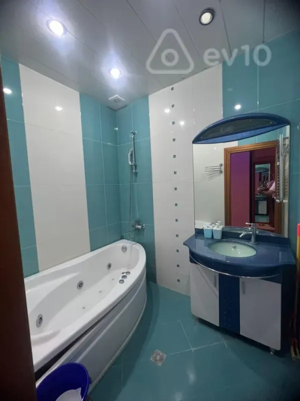 Kirayə verilir 3 otaqlı yeni tikili 135 m²