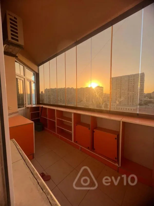 Kirayə verilir 3 otaqlı yeni tikili 135 m²